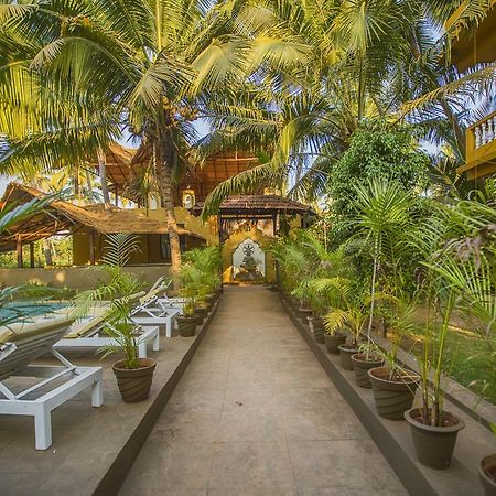 Devarya Wellness Beach Resort Morjim Ngoại thất bức ảnh