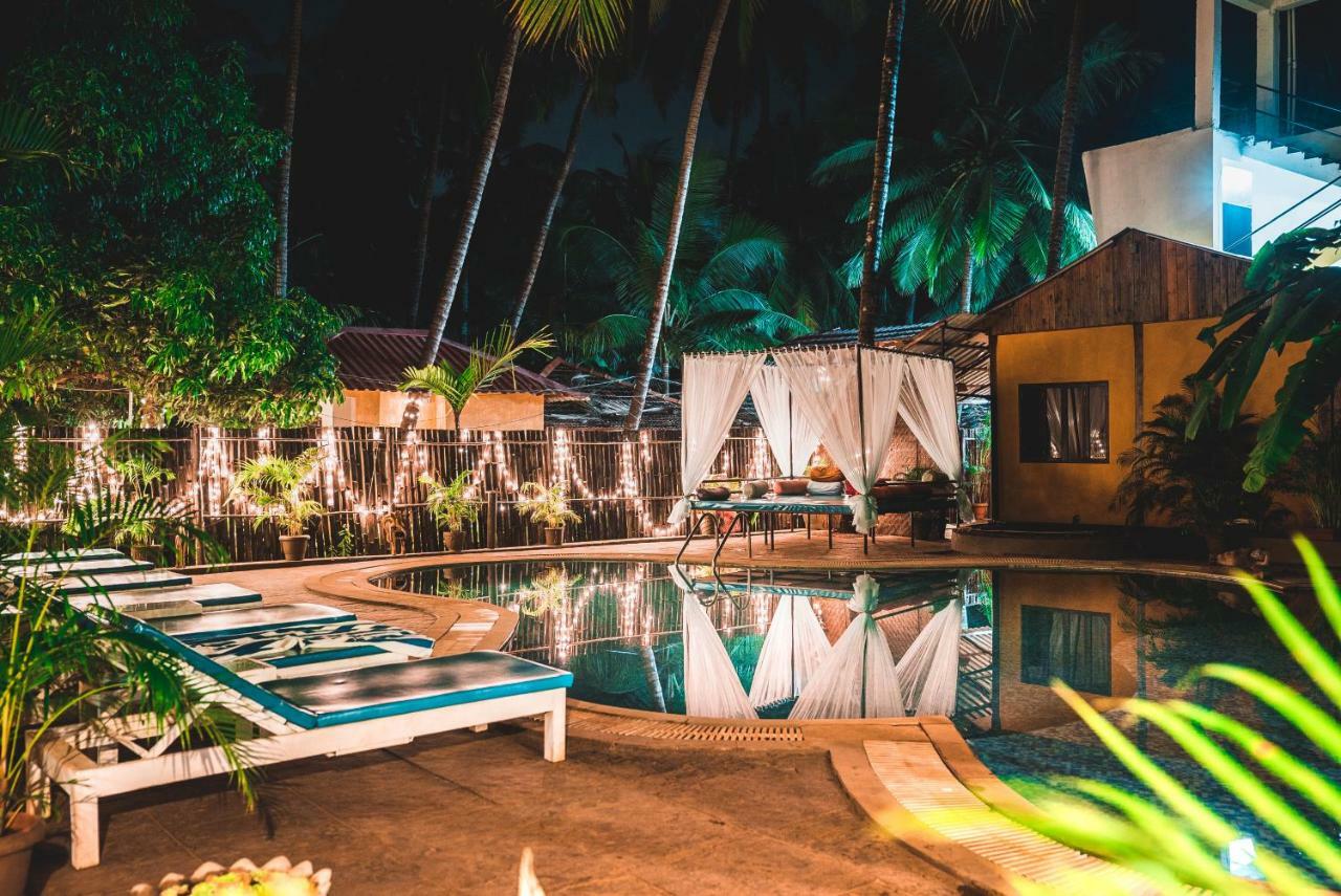 Devarya Wellness Beach Resort Morjim Ngoại thất bức ảnh