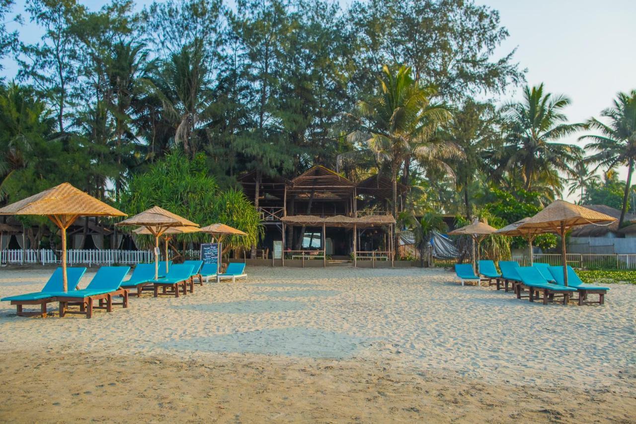 Devarya Wellness Beach Resort Morjim Ngoại thất bức ảnh