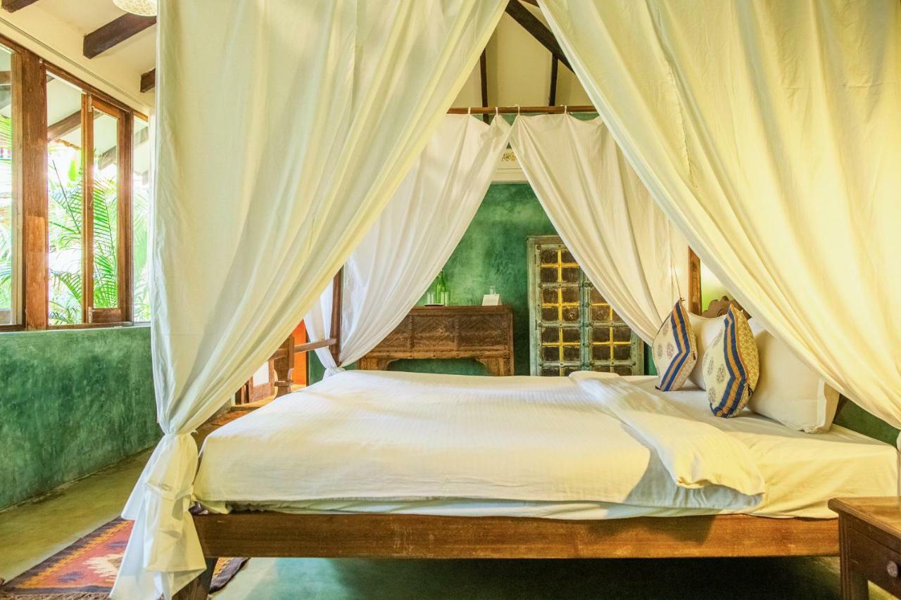 Devarya Wellness Beach Resort Morjim Phòng bức ảnh
