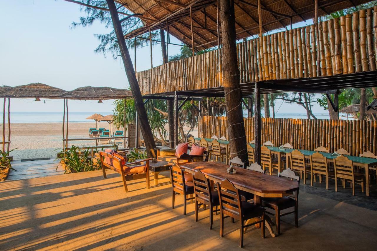 Devarya Wellness Beach Resort Morjim Ngoại thất bức ảnh